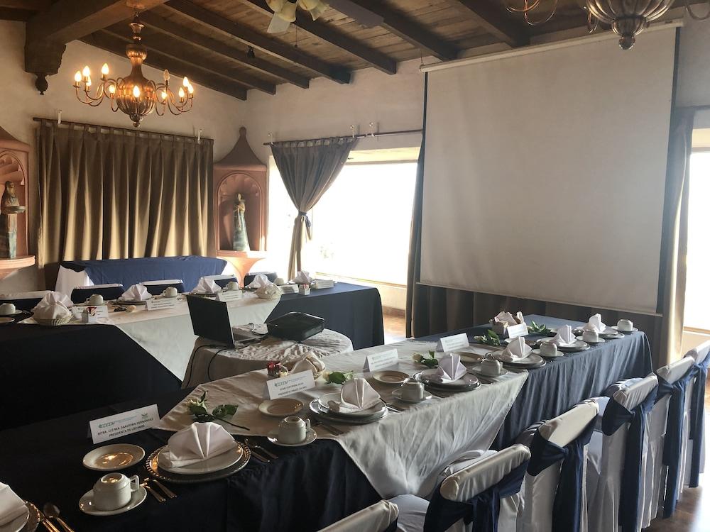 Villa San Jose Hotel & Suites Morelia Kültér fotó